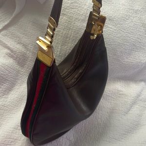 Vintage Gucci leather shoulder bag. Sherry line.